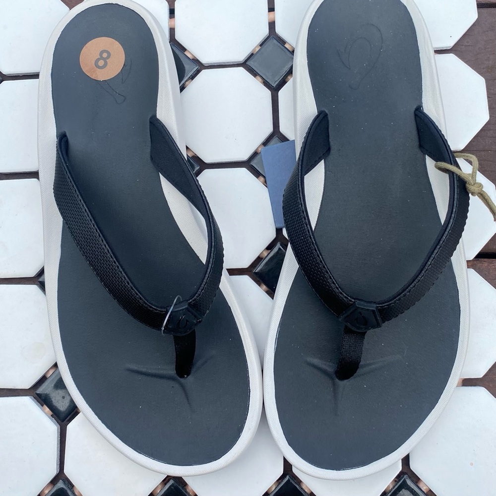 Olukai Pi’Oe Sandals. Size 8. New with tags.